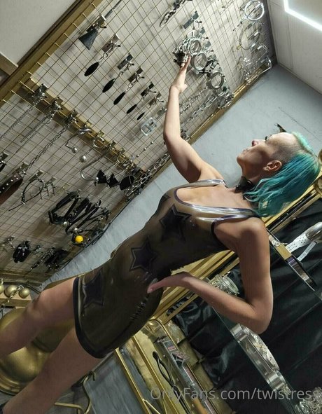 twistress top star gallery