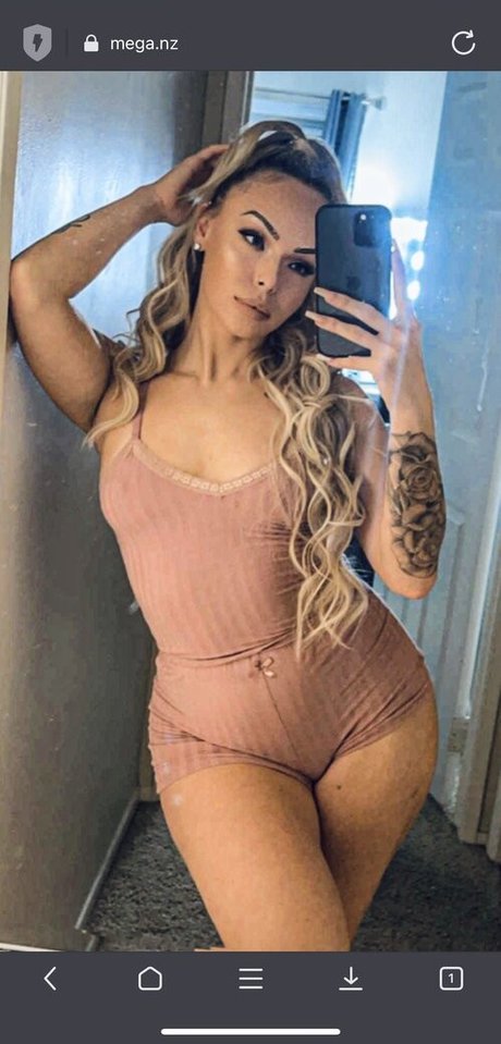 Krissy Mechelle sexy model photo