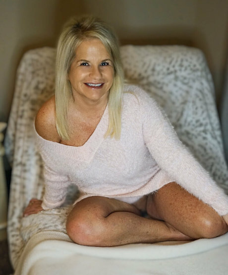 hotwifecandyfree erotic model img