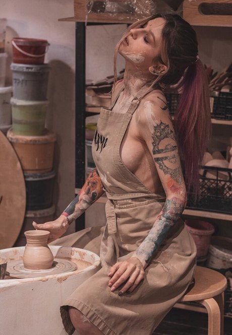 Vse Zrya model exclusive pictures