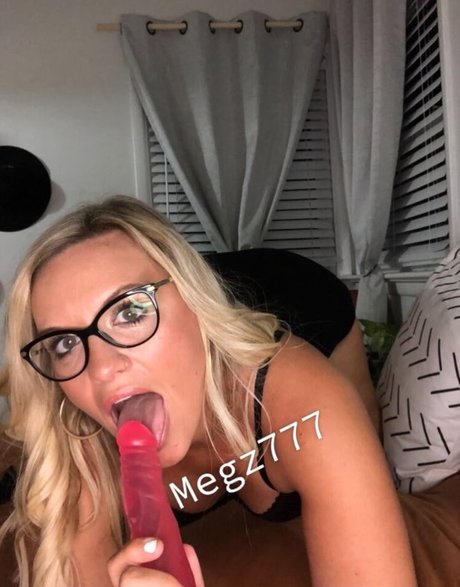 Megz777 sexy star pics