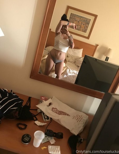 ilouisekari star sexy photos