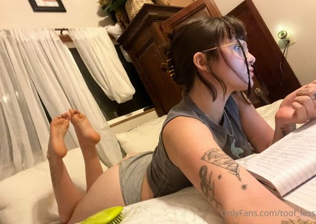 toof less erotic actress pics