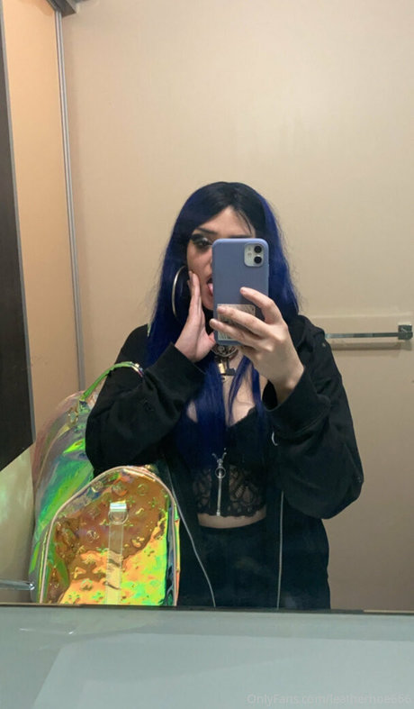 leatherhoe666 exclusive model picture