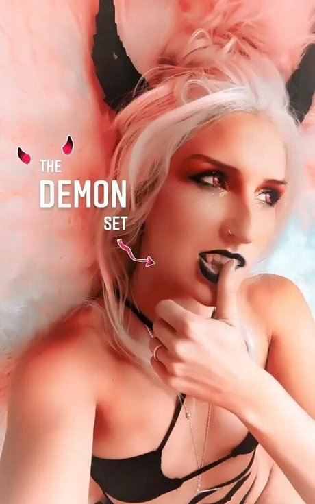 spicywookiee nude star images