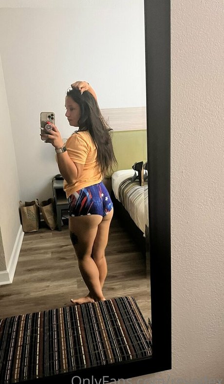 reyadex star naked photo