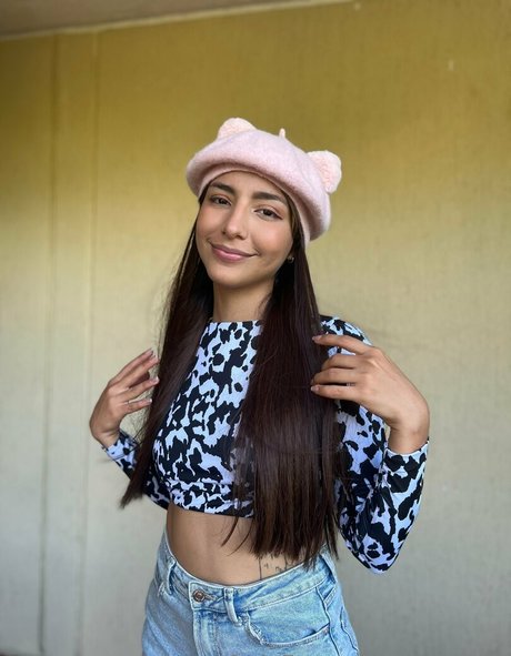 sofia19y pornstar adult image