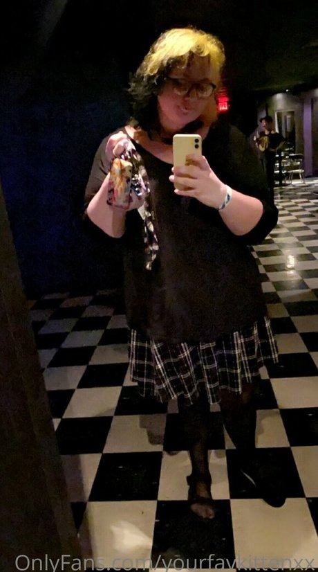 yourfavkittenxx naked actress pic