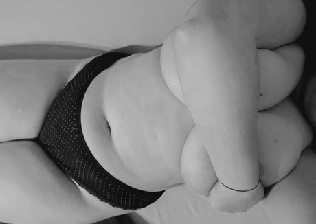 curvy m model top gallery