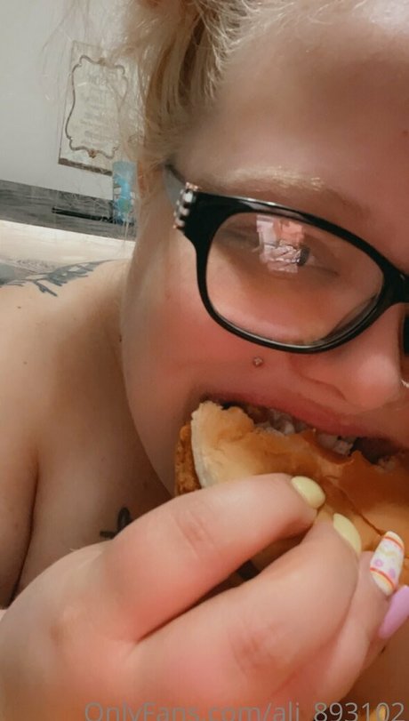 ali 893102 star top photo