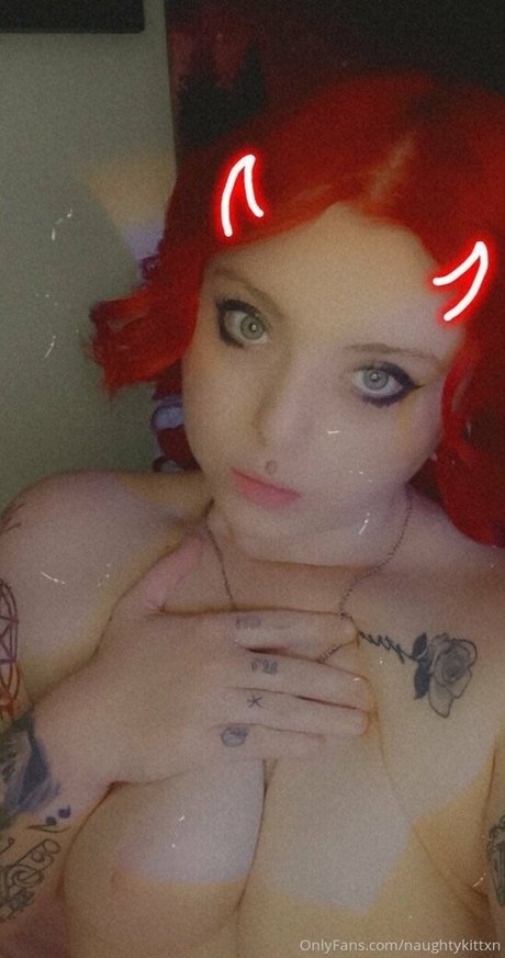 naughtykittxn star naked picture