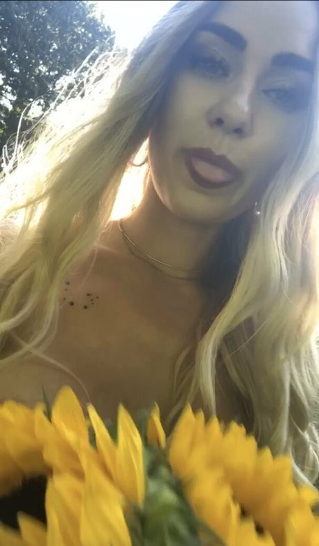 mizroseexposed model porn image