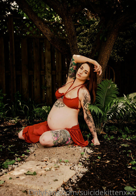 suicidekittenxxx model adult pic