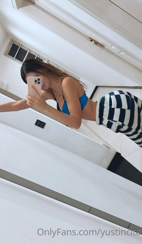 yustincita hd pornstar pic