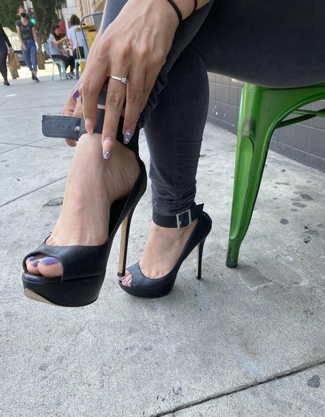 Serving Gaia erotic model gallery