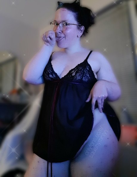 squishymintyy naked model picture