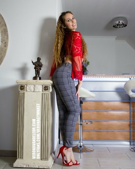 veronavandeleur pretty star photo