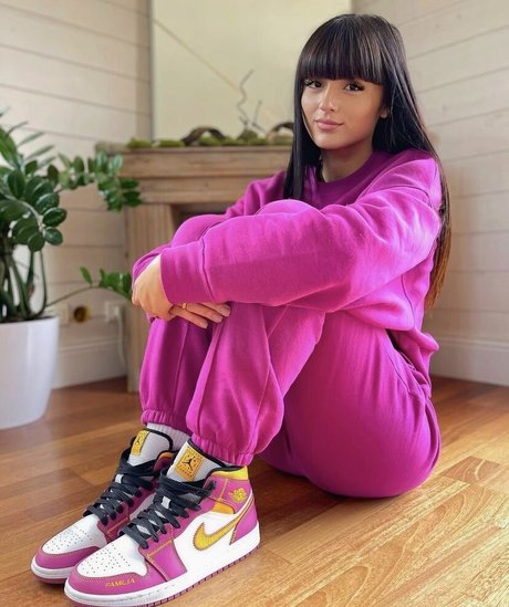 Lenna Vivas hot actress galleries