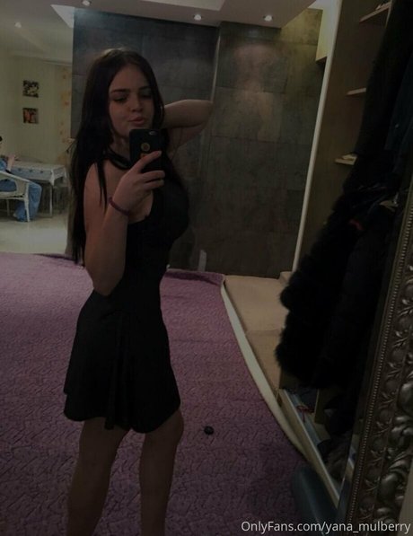 yanamulberry model porn image