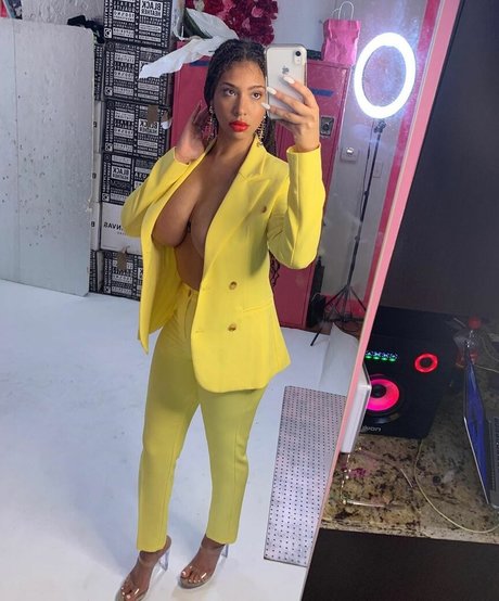 Annamariesarai hd pornstar photo