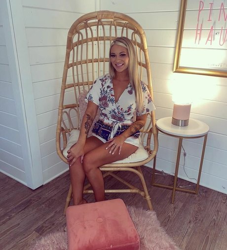 Avery Trail erotic model photo