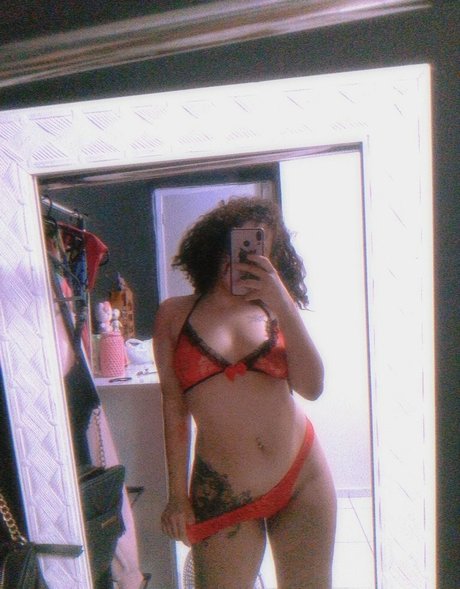 Isa Ferraz star erotic photo