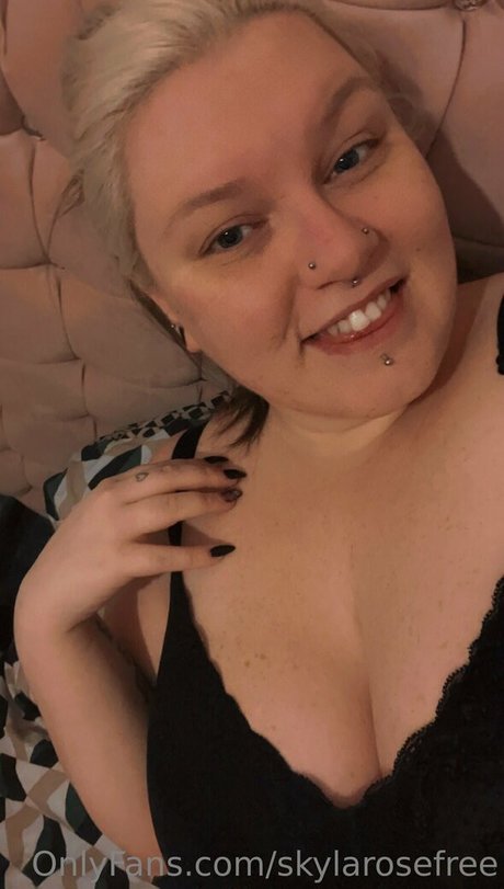 skylarosefree naked pornstar picture