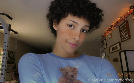 cyberfree porn model image