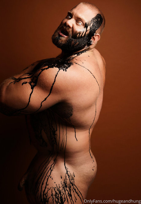 hugeandhung pornstar erotic image