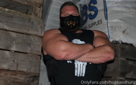 hugeandhung pornstar high quality pictures