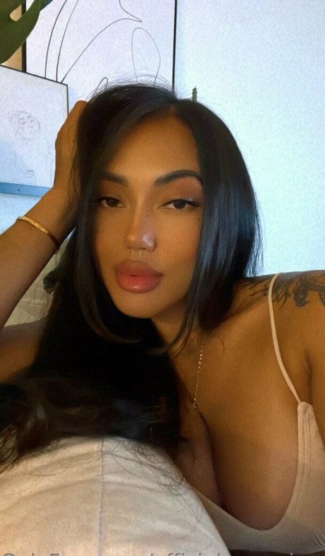 OfficialArmaniMarie model hot img