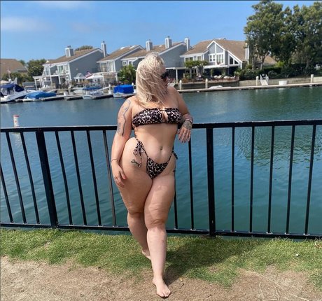 moderndaymonroee model beautiful galleries