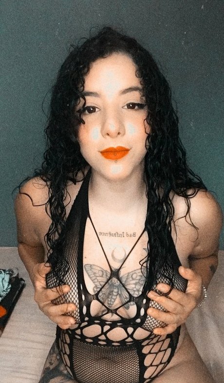 Badinfluenceisa pretty model photo