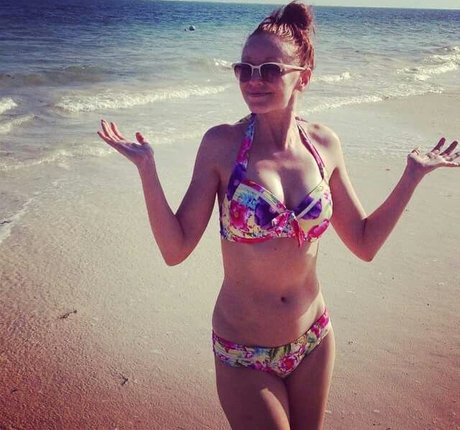 Lindy Booth model sexy pics