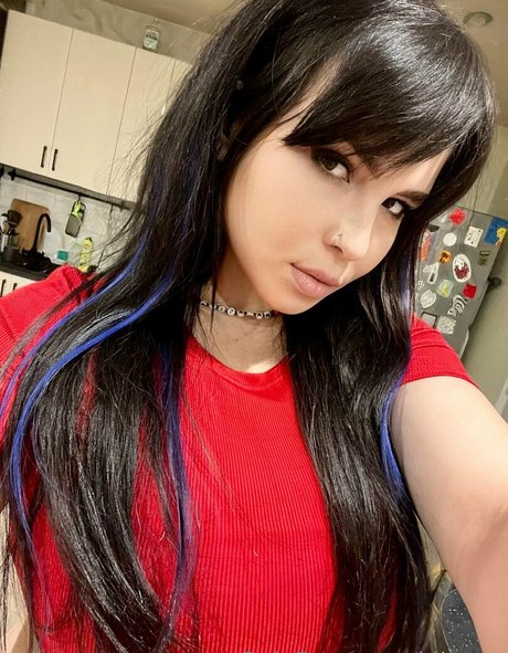 kira aa pretty star image