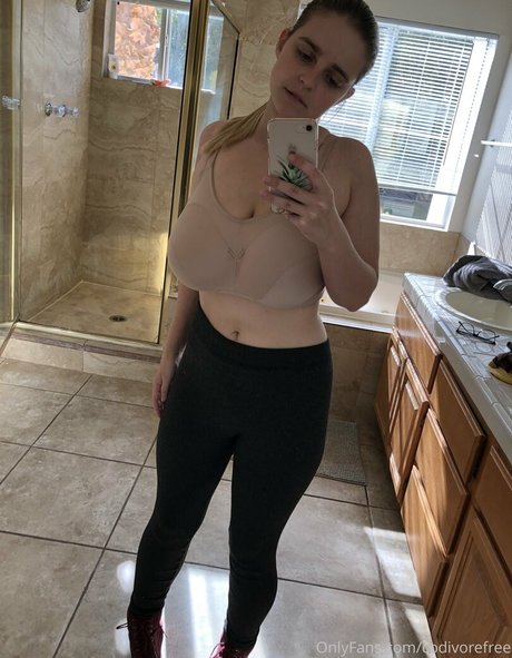 codivorefree naked model pics