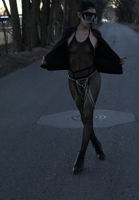 salemsienna sexy actress pic