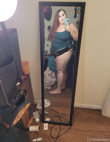 curvestodiefor naked model pics