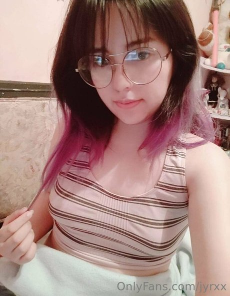 jyrxx sexy model pic