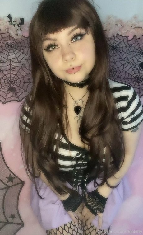 Lilpocketcleo model beautiful picture