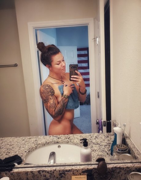 AmericanKat model naked photos