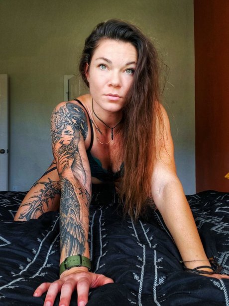 AmericanKat naked pornstar image