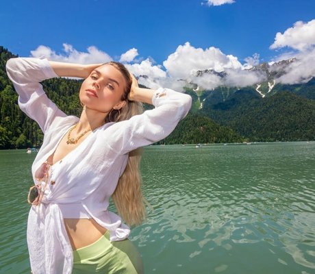 corni__ erotic pornstar image