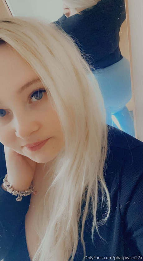 phatpeach27x star nude photo