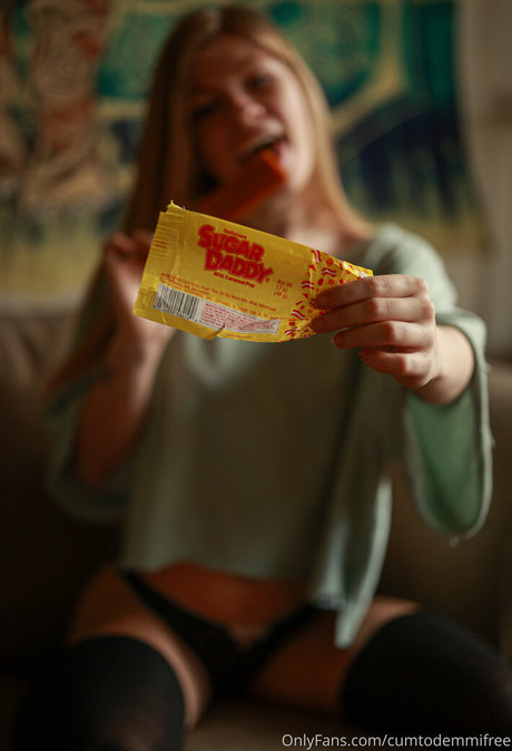 cumtodemmifree model photo