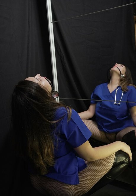 HollyMolly1997 pornographic model image