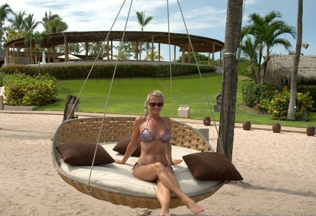 fun lovin kitkat star nude image