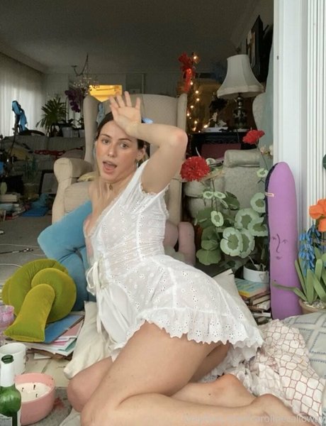 carolinecalloway naked star photos