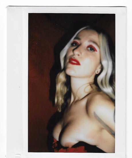 simpwhisperer model exclusive pic