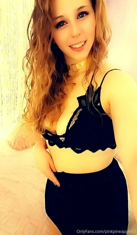 pinkpineapple63 naked star photo